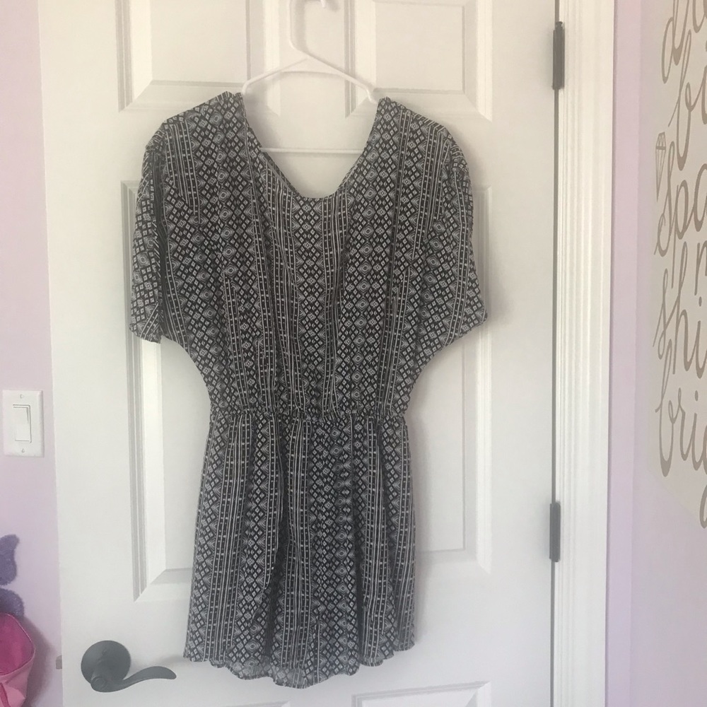 BCBG ROMPER - Picture 3 of 3